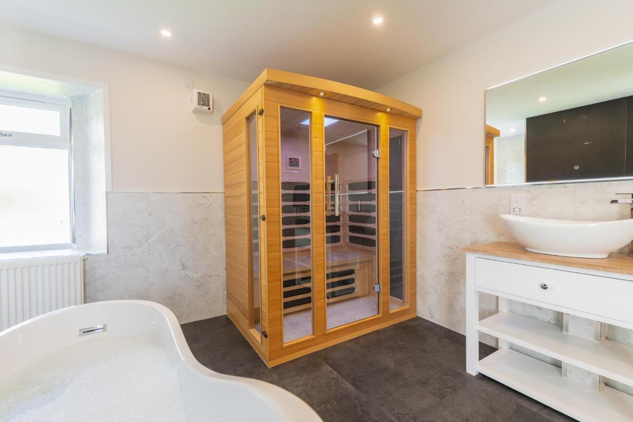Nether Newton - Sleeps 12, Hottub, Sauna, Private Garden Newmilns Εξωτερικό φωτογραφία
